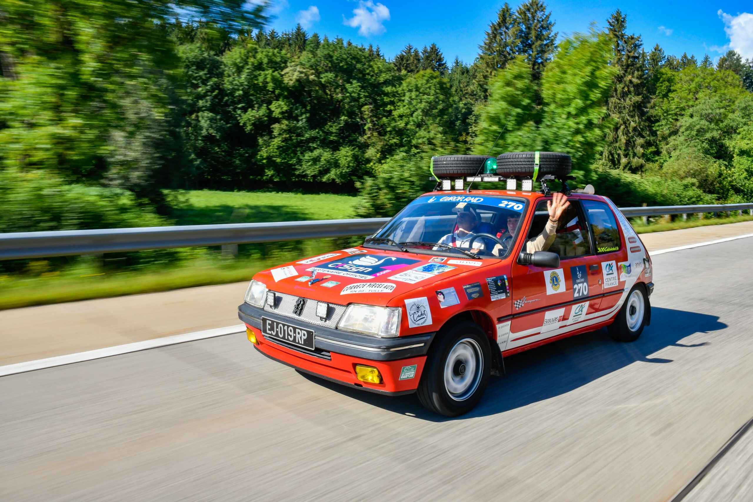 Lire la suite à propos de l’article 8 000 kilomètres en Peugeot 205 pour distribuer du matériel scolaire dans toute l’Europe